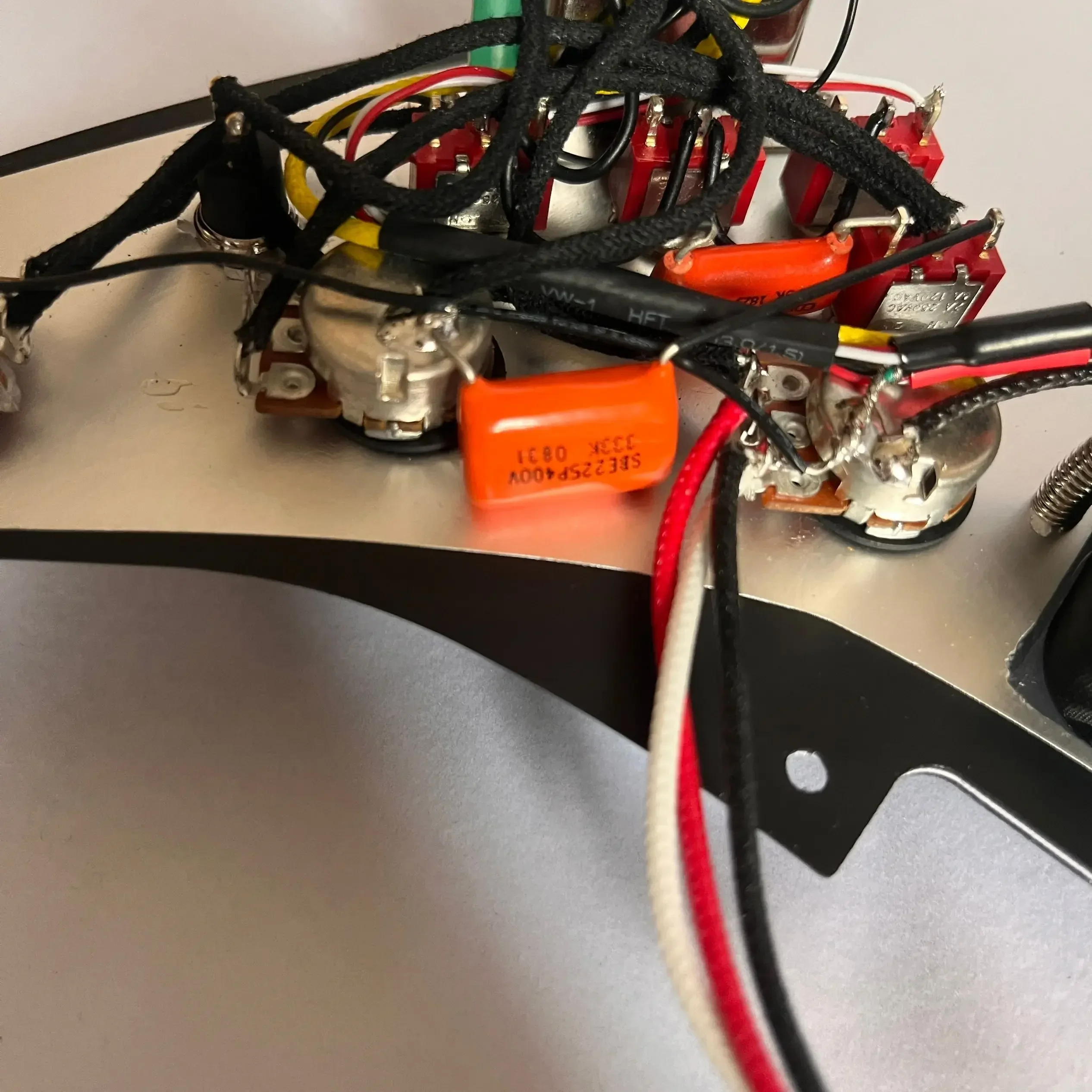 مجموعة HSH المحملة مسبقًا St Pickguard 3Ply 11 فتحة سوداء Ainico 5 هامبوكر التقاطات لفائف تقسيم التبديل متعدد لـ FD ST #6