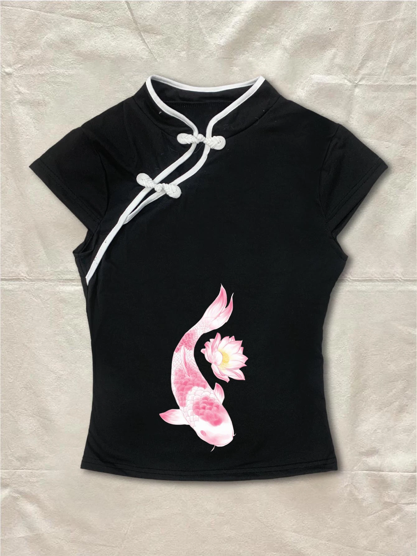 2026 Neuerscheinung Damen Orientalischer Stil Schwarzes Cheongsam Mandarin-Kragen Froschknöpfe Koi-Fisch Lotus-Druck Figurbetonte Bluse