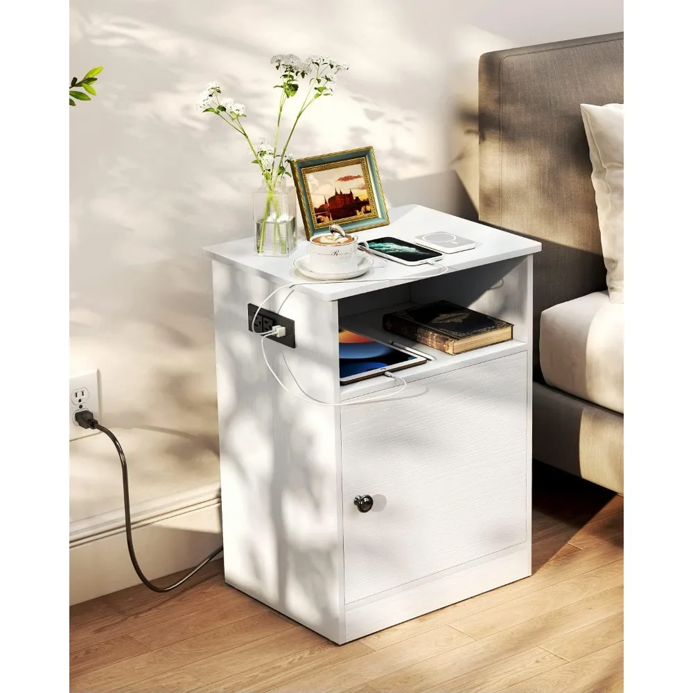 Пара современных тумбочек с зарядной станцией, USB-портами и розетками