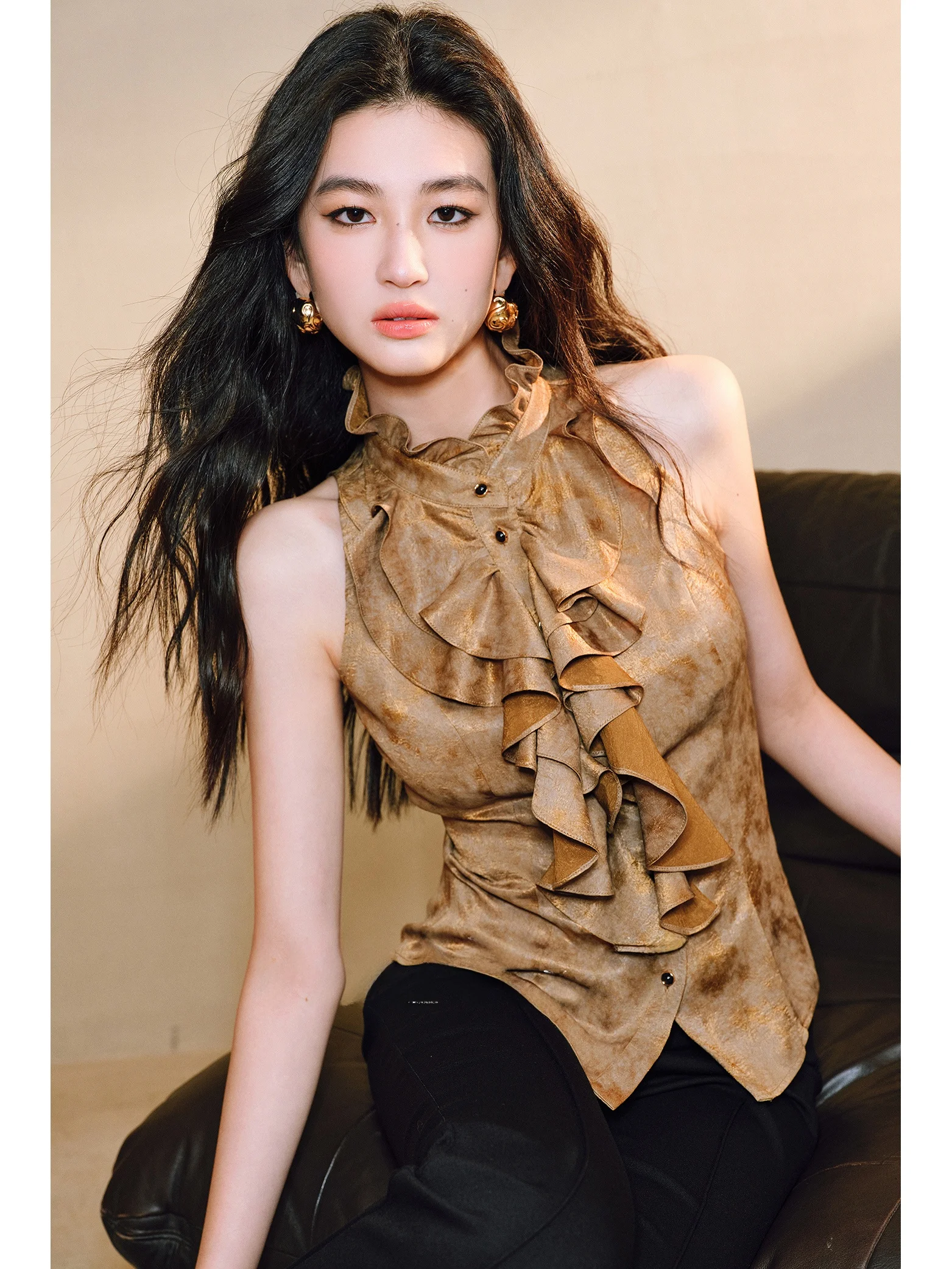 

WANGXO Luxury Gold Embroidered Silk Trimmed Shadow Effect Slim Fit Sleeveless Top Elegant Stand Collar Polyester Fiber