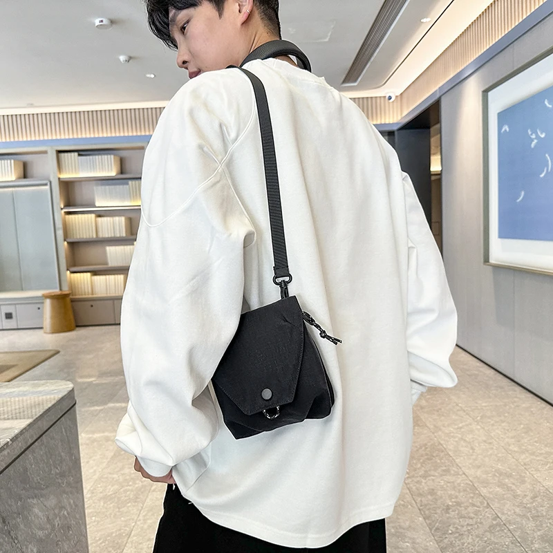 Portable Shoulder Bag Unisex Waterproof Nylon Fabric Crossbody Bag Casual Phone Bag for Travel