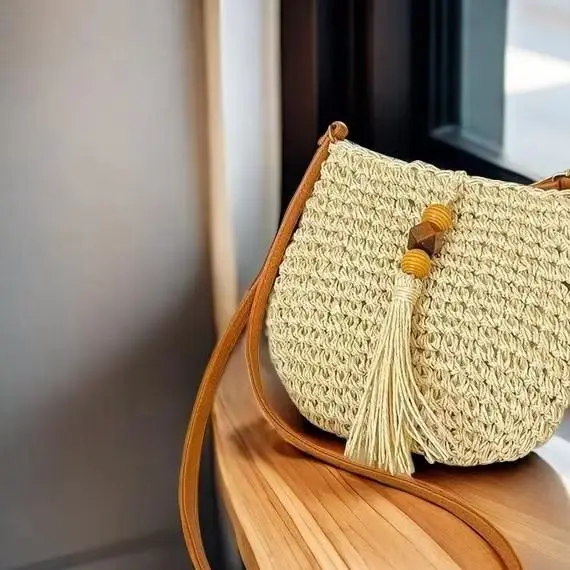 

Women Beach Shoulder Purse All-Match Handbag Small Straw Crossbody Bag With Tassel Weave Clutch Bag Solid Color Bag