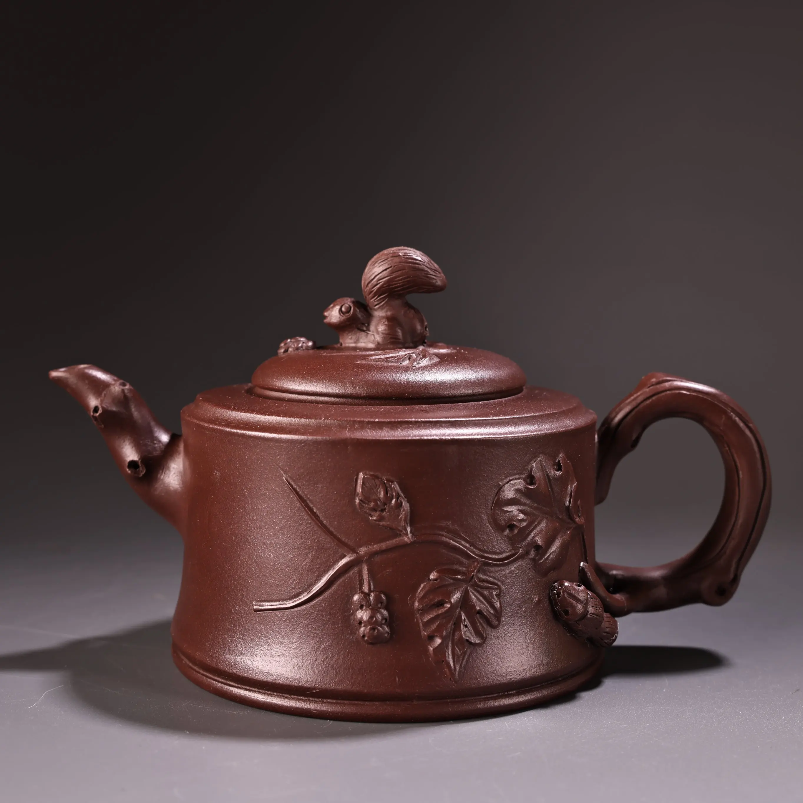 Raw purple clay ore high-end Purple Clay Teapot Guateng pattern Squirrel Cover Tree stump spout pot Teapot Pot Tea Maker