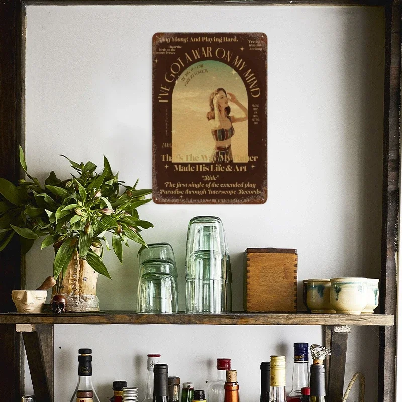 Lana Del Rey علامة معدنية موسيقية عتيقة لوحة قصدير ، مغنية ، ويعرف أيضا باسم ، ليزي ، لويز ، المنزل ، الغرفة ، البار ، النادي ، المقهى ، لوحات ديكور حائط فنية #6