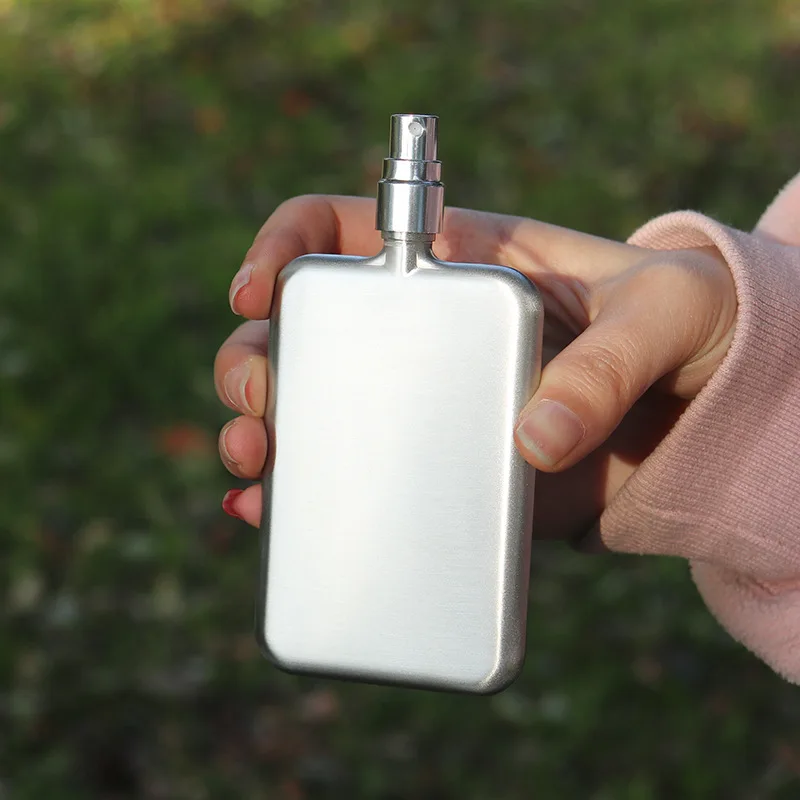 Ultrathin Portable Whiskey Flask Leak Proof Pocket Hips Flask With Spray Nozzle Stainless Steel
