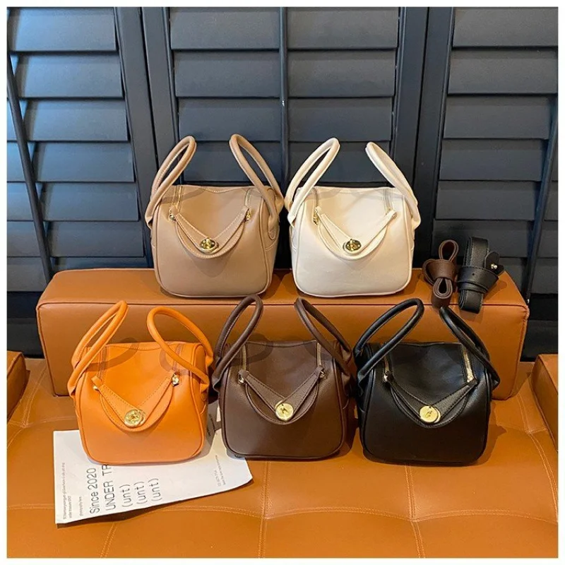

Classic Leather Tote Bag For Ladies With Shoulder Strap Elegant And Popular Design From Famous Brand