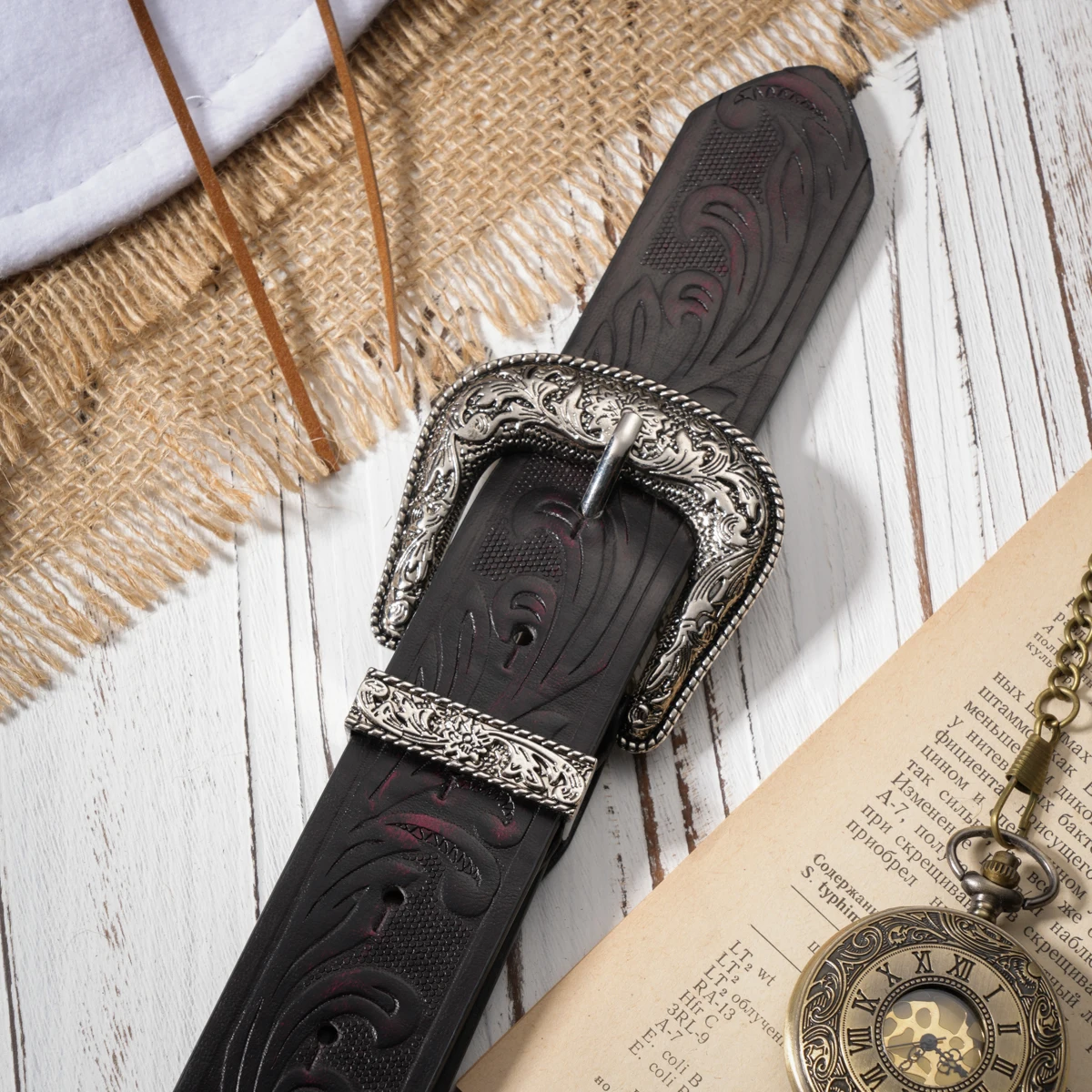 Ein lässiger, individueller und Retro-Gürtel, Kleidungsaccessoire im Western-Stil, Metallschnalle, PU-Gürtel, geeignet für Männer und Frauen. – Detail 7
