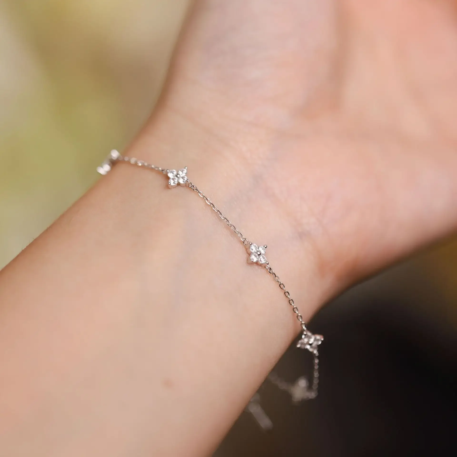 New Trendy Four Leaf Clover Micro Paved CZ Tennis Bracelet Bangle for Women Anniversary Gift Jewelry Wholesale Moonso Bulk