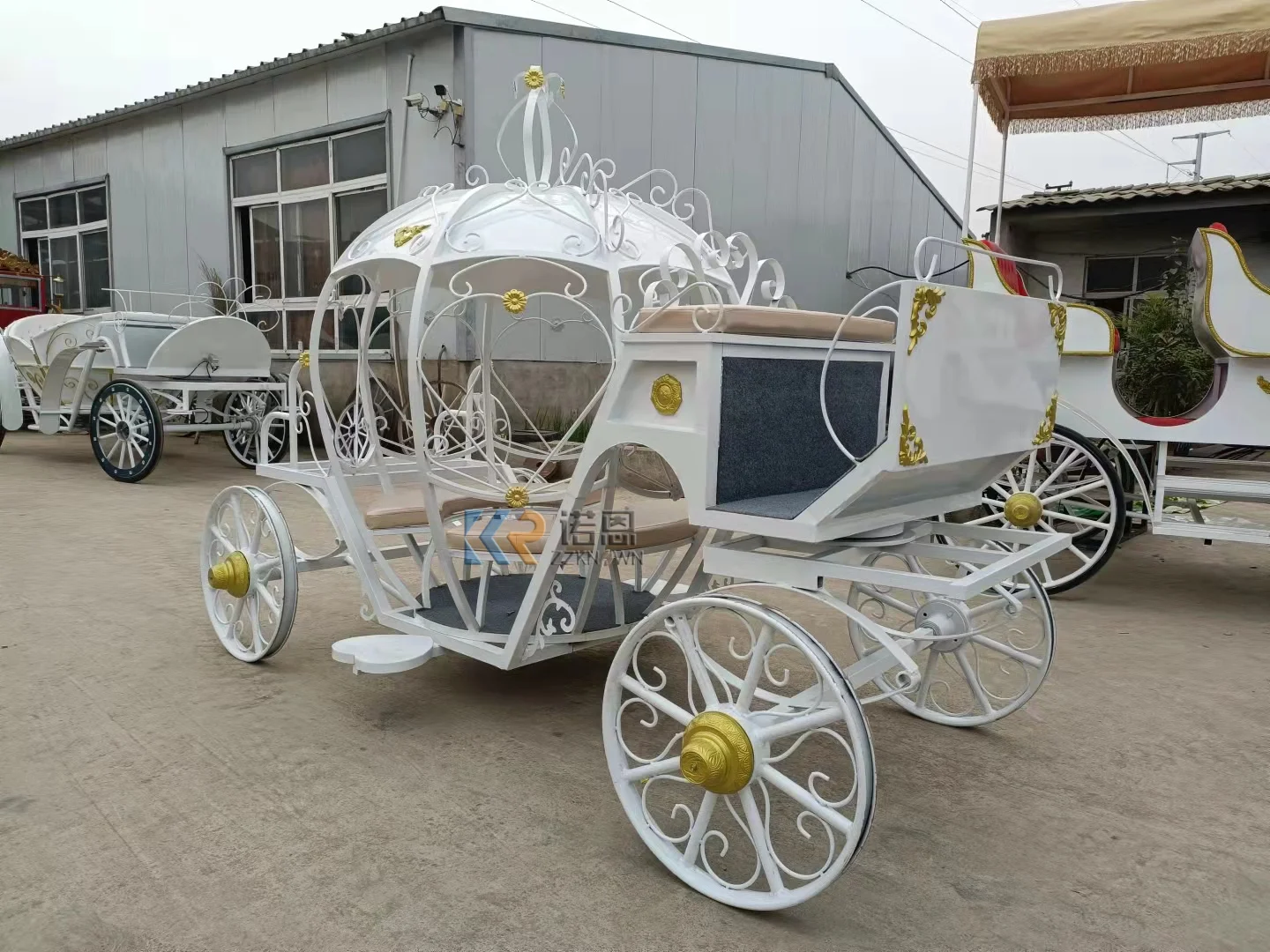 OEM Cinderella Pumpkin White And Golden Horse Carriage Royal  Wedding Wagon Carriage Elegant Princess 4 Wheels