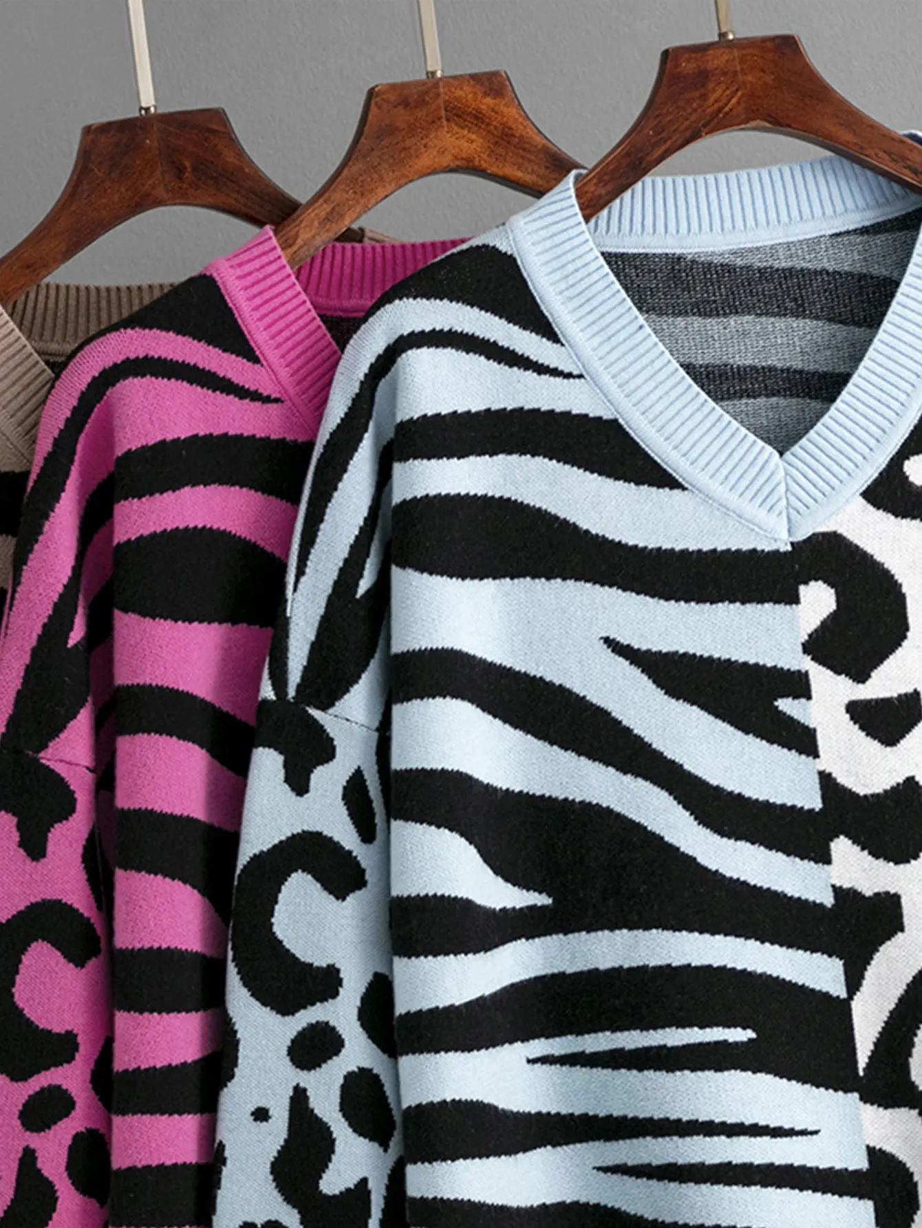 Women's Long Sleeve V-Neck Sweater Zebra-Stripe Leopard Print Stitching Casual Comfortable Autumn Winter Daily Wear