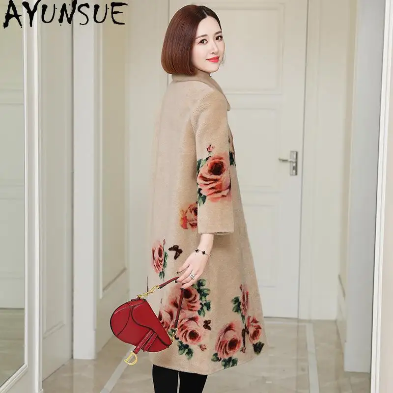 AYUNSUE 100% معطف فرو صوف ملابس حريمي سترة شتوية نمط طويل معاطف شيرلينغ الأغنام للمرأة 2025 طوق فرو منك دافئ