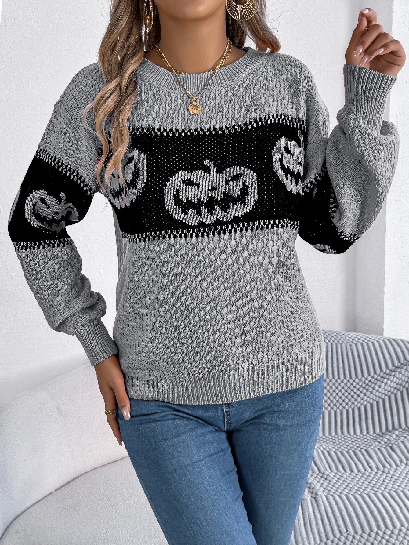 Halloween Women\'s Casual Autumn and Winter Elegant Contrasting Pumpkin Pattern Long Sleeved Pullover Sweater