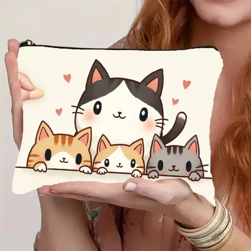 Lightweight and portable makeup bag，Features an adorable cartoon cat family design，Equipped with a smooth zipper，This soft-touch