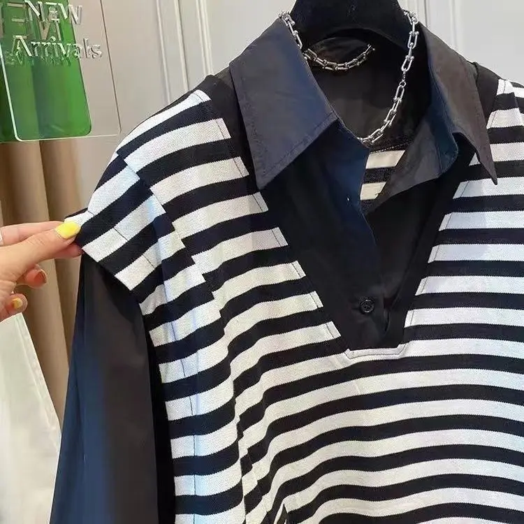 Top de dos piezas falso a rayas estilo de Hong Kong para mujer primavera y otoño nuevo estilo con cuello en V versión coreana Top de nicho suelto versátil