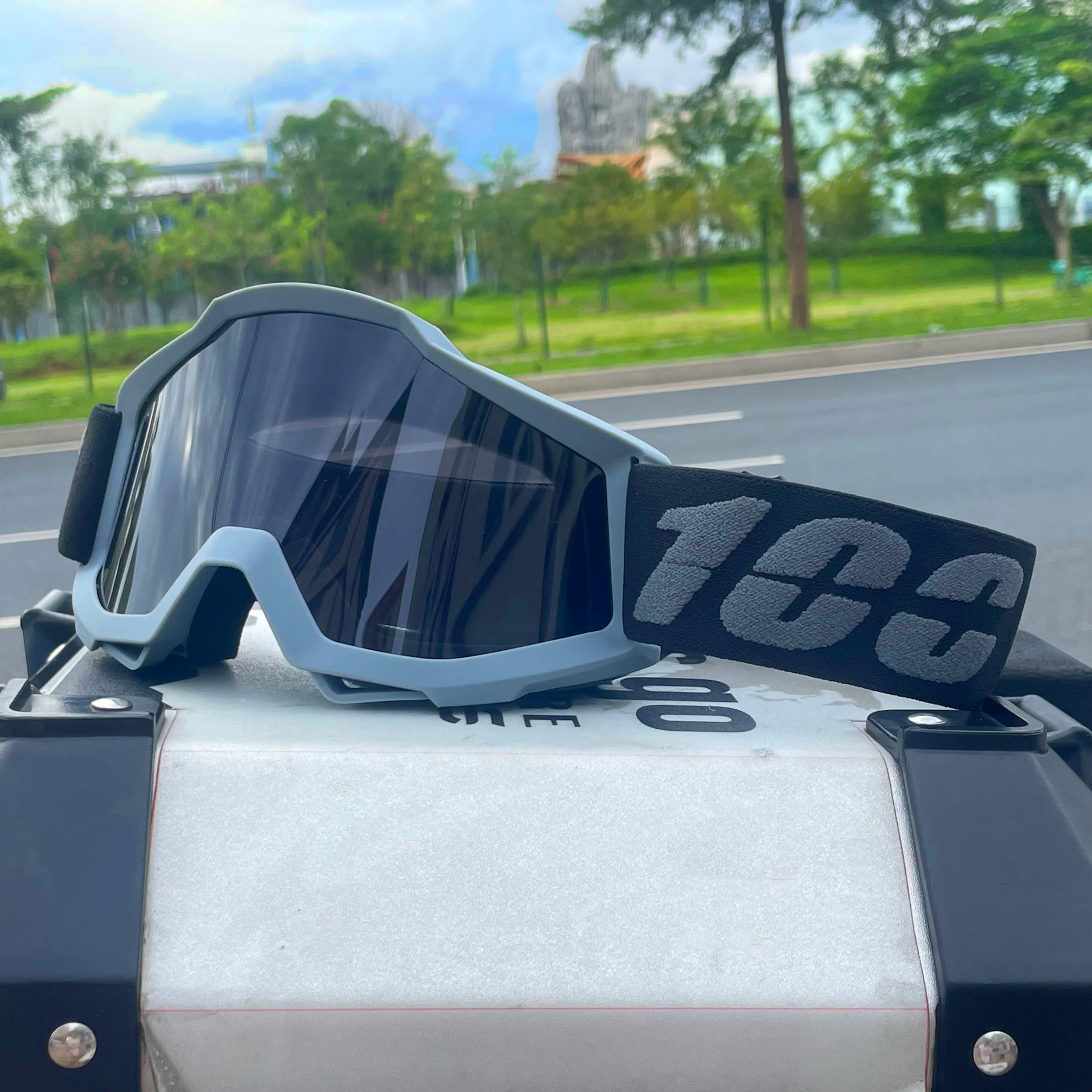 Neueste MX Motorradbrille Off-Road Motorradbrille Herren MTB ATV Maske Winddichte Schutzausrüstung Radfahren Renngebrille