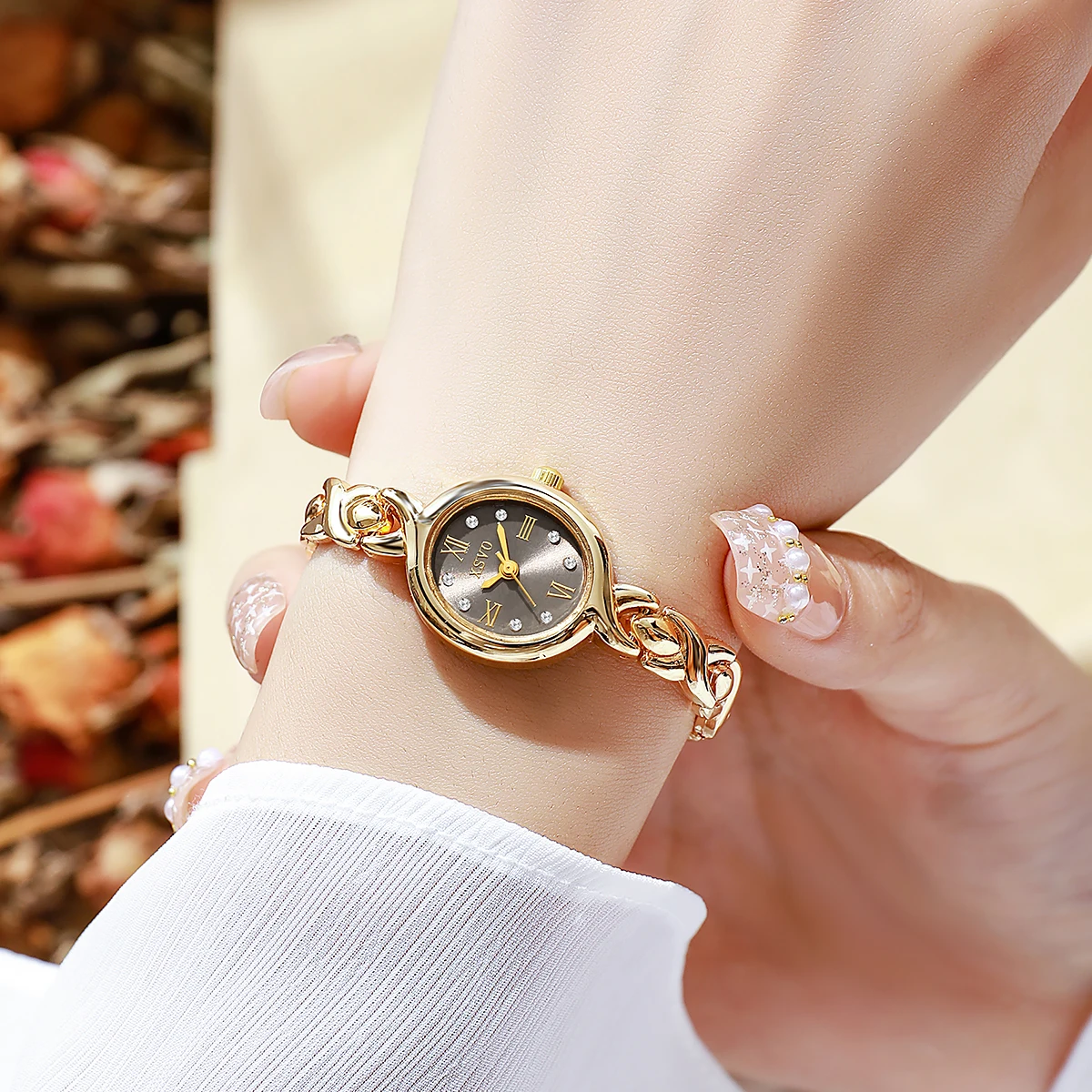 

Винтажные женские часы Mini Oval - золотистый браслет-цепочка, 3 варианта циферблатов (дымчато-серый/золотой/простой золотой), циферблат с кристаллами