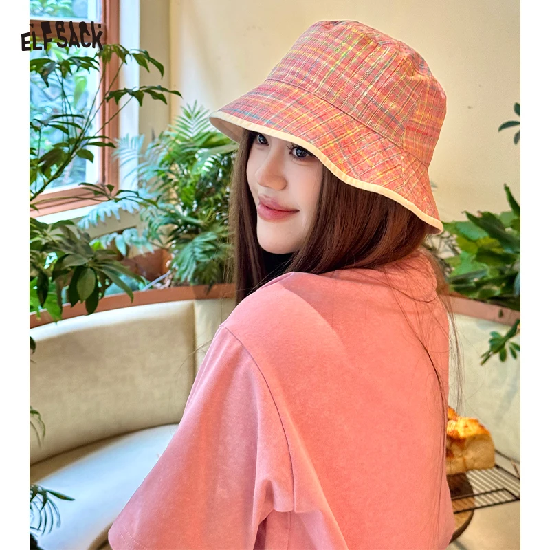 ELFSACK Reversible Pink Plaid & Beige Bucket Hat with Metal Logo for Women