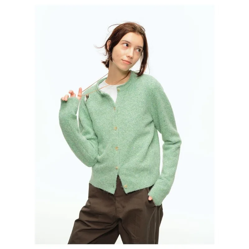 Modny sweter damski z dzianiny wełnianej w stylu retro, z zaokrąglonym dekoltem, długim rękawem, dopasowany, elegancki i uniwersalny.