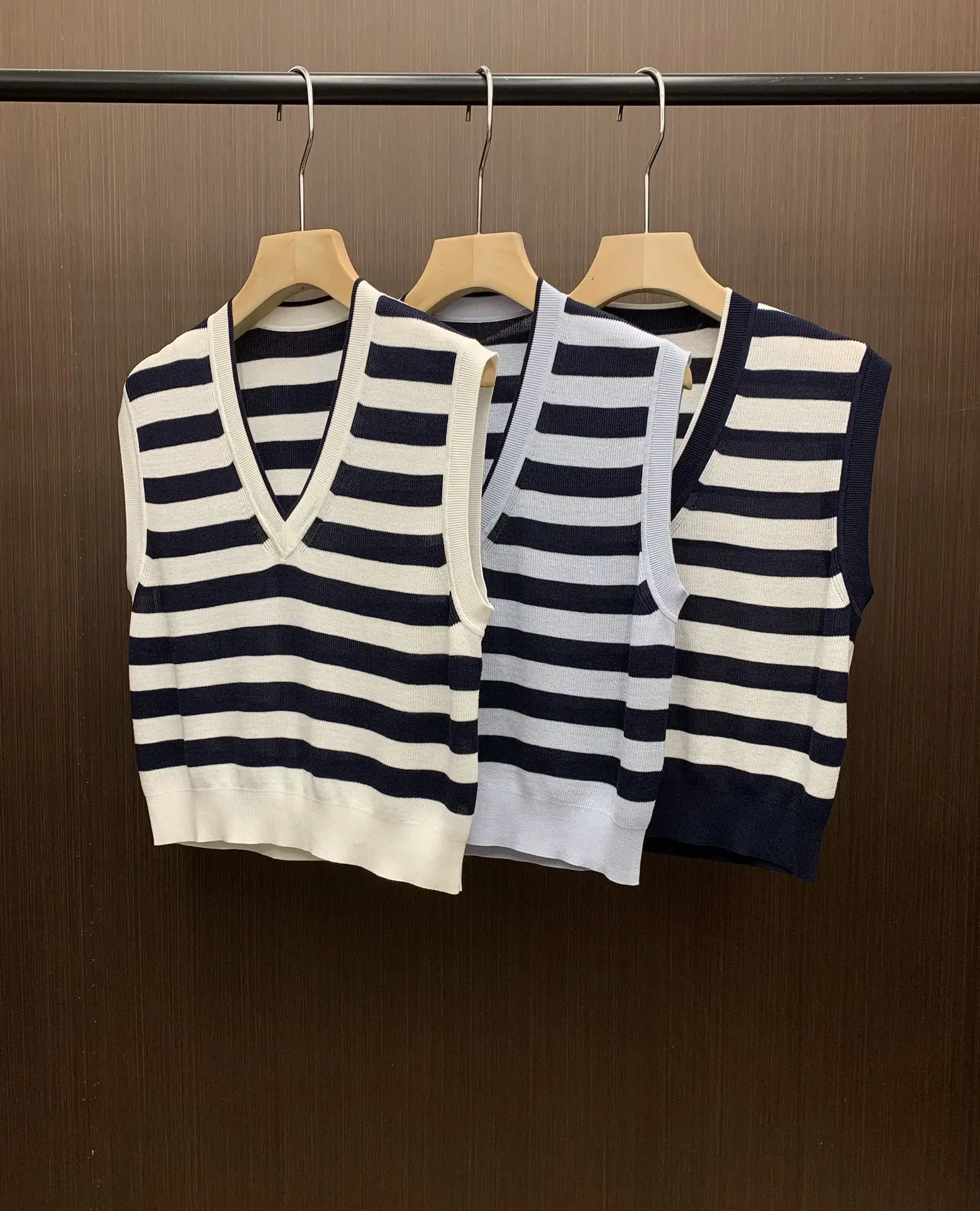 

Women's Knitted Vest 2024 New Spring Summer Stripe V-neck Slim Casual Sleeveless Tanks Top