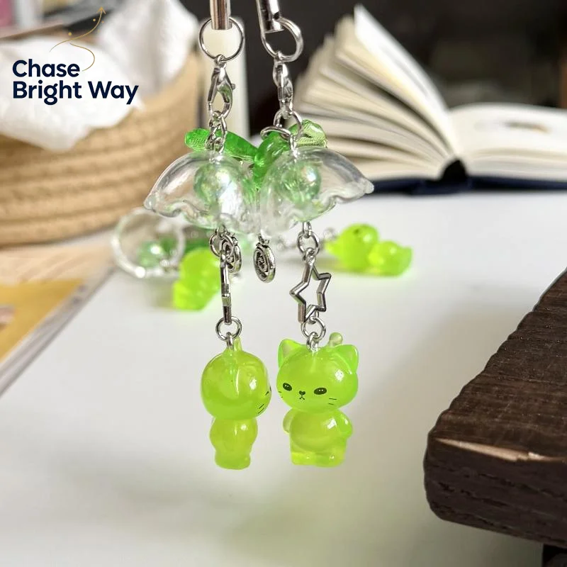 Cute Luminous Alien Cat Keychain Resin Mobile Phone Pendant Bag Charm Backpacks Purses Party Gift No Break Glow Fun