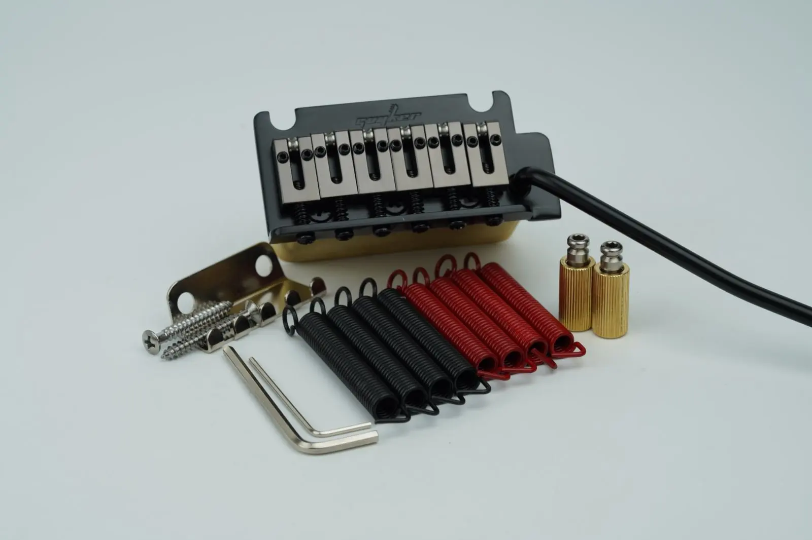 guyker-2-post-electric-guitar-vibrato-system-bridge-brass-saddle-brass-base-gg2001