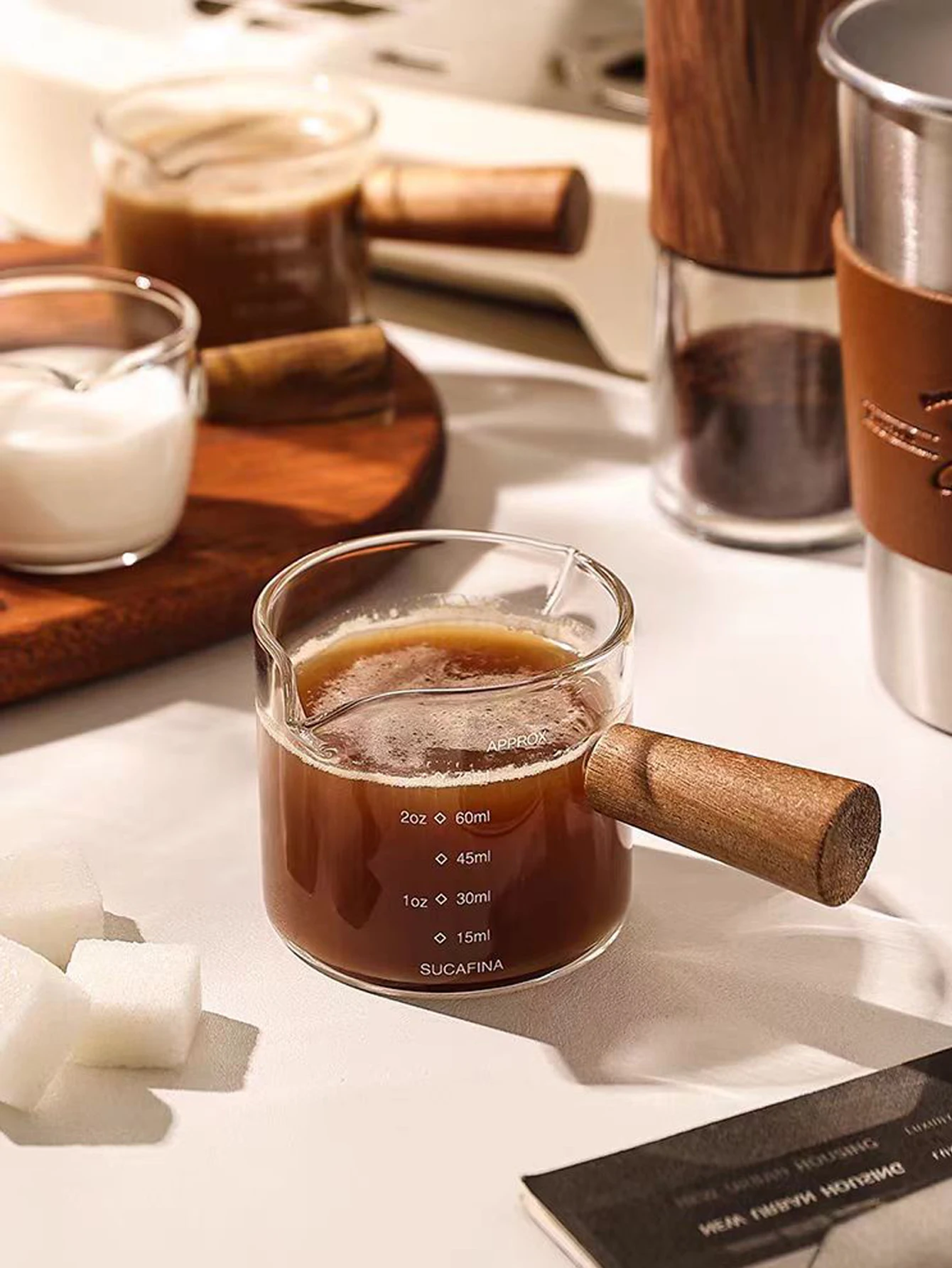 Espressotassen mit Holzgriff, Messbecher aus Glas mit doppeltem Auslauf und Doppelskala, Espresso-Schnapsglas mit V-förmigem Mund, transparent