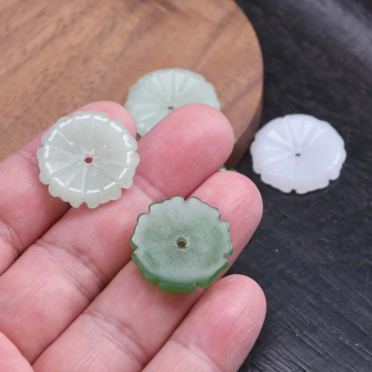 10 Stück grüne Lotusblatt-Form 23mm handgefertigte Lampwork-Glasperlen für Schmuckherstellung DIY Blumen-Bastelzubehör – Detail 4