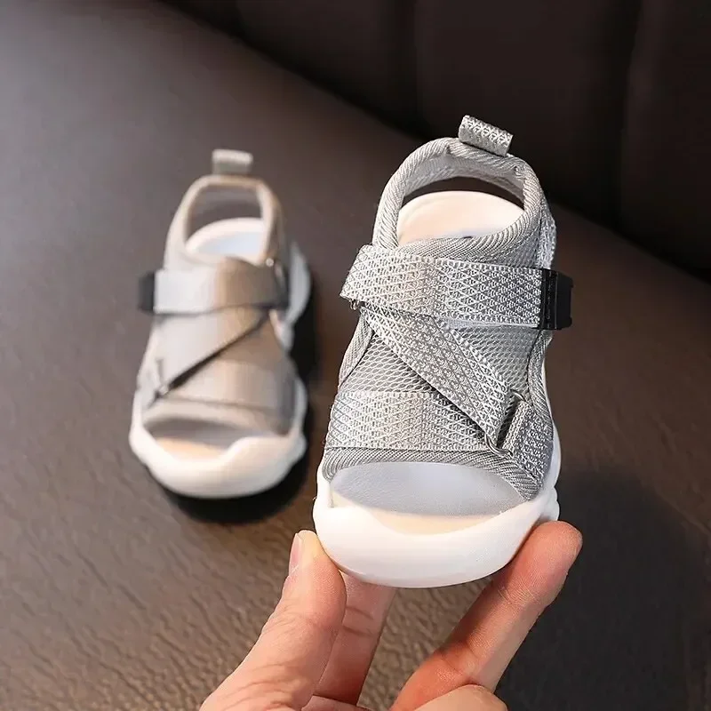 Scarpe sportive estive traspiranti ragazzi ragazze scarpe per l\'apprendimento del passo del bambino pantofole da spiaggia a taglio basso materiale