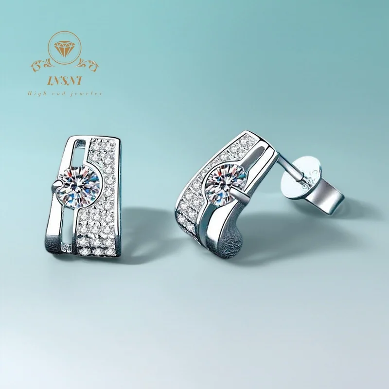

Серьги-гвоздики из чистого серебра 925 пробы с муассанитом 0.3 карата в оправе «коготь», прямоугольные, минималистичный дизайн, сертификат GBA, подарок для женщин