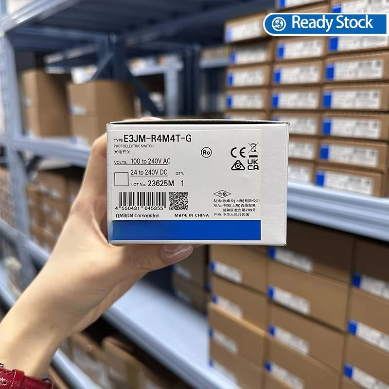 E3JM-R4M4T-G Retro-reflective Photoelectric Sensor