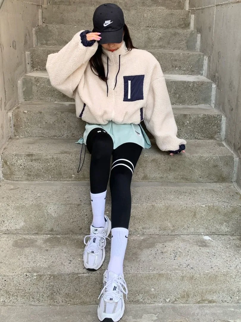 슬리밍 효과 하이웨이스트 탄력 레터 패턴 더블 스트라이프 타이트 핏 베이스 레이어 팬츠 가을 신상 동대문