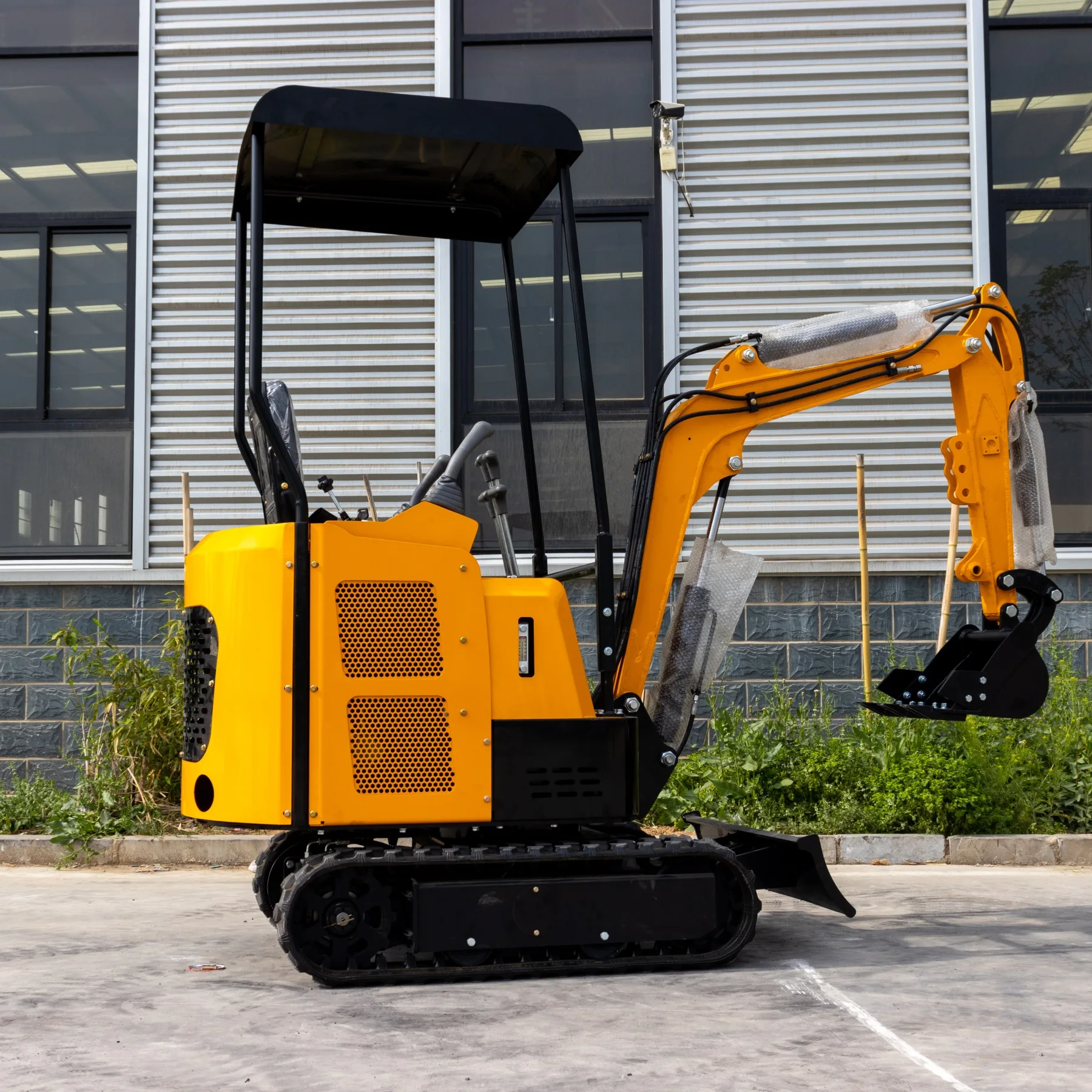 Free Shipping Ce Epa Kubota Engine Farm Cabin 360 degree Multifunction 1.5T2.5Ton 3Ton 3.5Ton Mini Digger Small Bagger Excavator