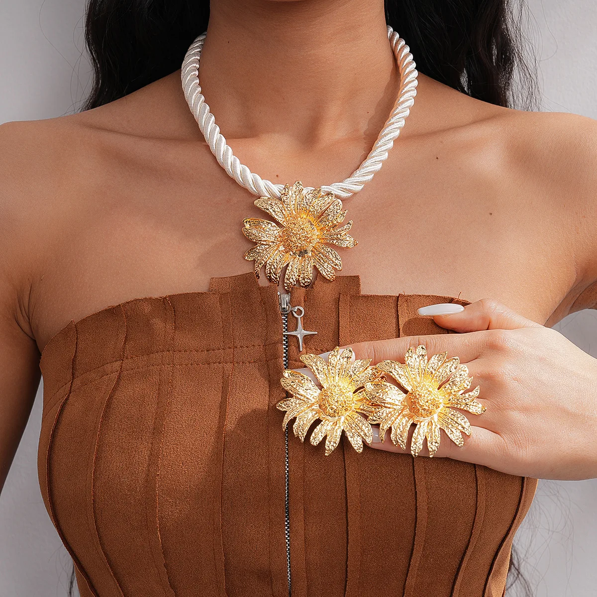 3 Pcs Simple Fashion Sun Flower Pendant Necklace Ocean Style Party Banquet Exaggerated Earrings Personalized Women Jewelry Set