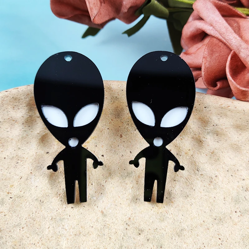 ApeUr 10pcs Classic Black White Aliens Acrylic Charms for DIY Earrings Keychain Finding Cartoon Man Pendant Fit Jewelry Making