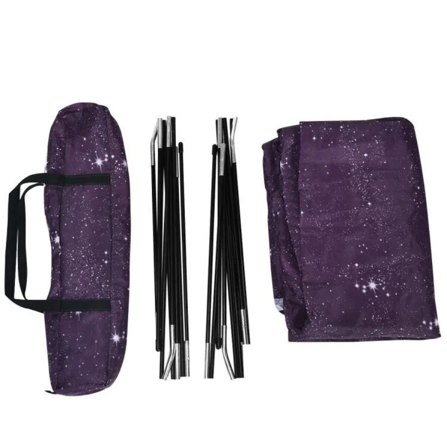 Lit tente de jeu de confidentialité intérieure sur lit avec sac