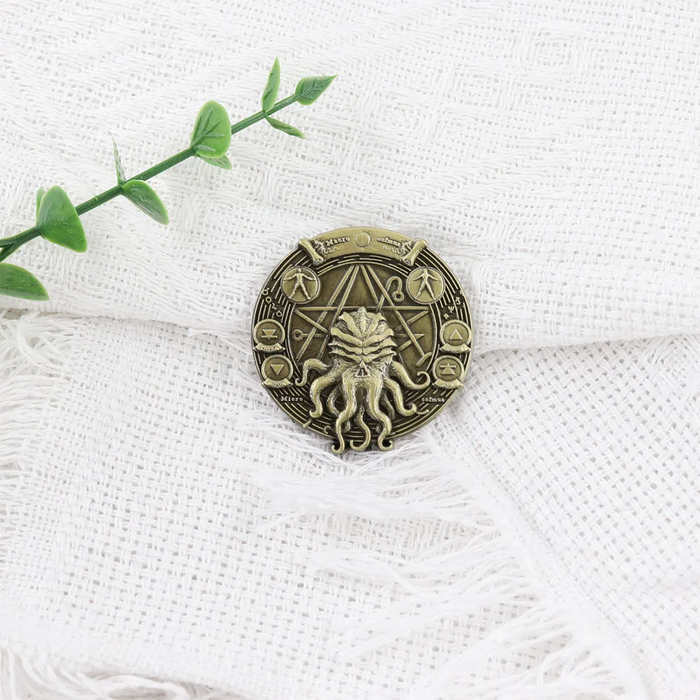 Demônio cthulhu broche pinos estrela de cinco pontas emblema livro da alma morta impressão emblemas liga de metal cosplay lapela pino acessório presente