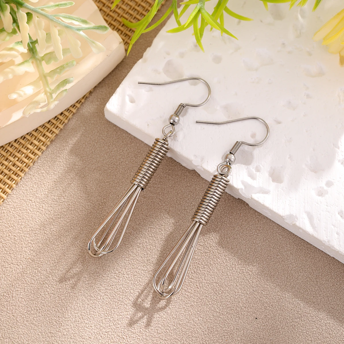 1pc Funny egg beater earrings, punk quirky egg beater earrings, ideal for gifts