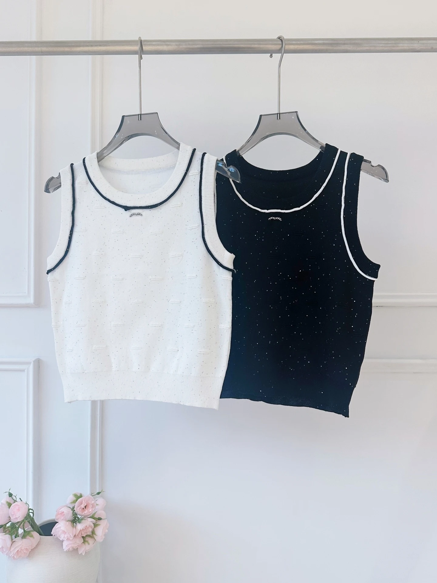 

Slim Fit Knitted Vest Women's Color Block Style Elegant Short Summer Fashion Polyester Fiber round Neckline Elastic Bandage