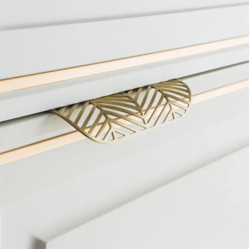 Brass Hollowed Out Leaves Hide Cabinet Handles Light Luxury Handles for Wardrobe and Drawer Furniture Fittings Cabinet Pulls