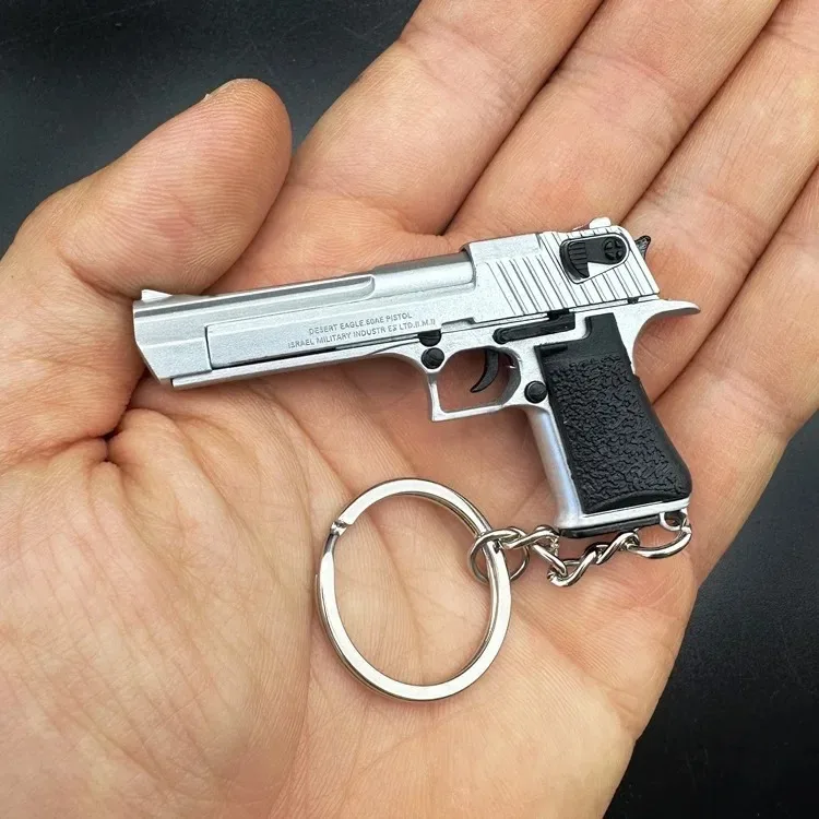 Alloy 1:4 Desert Eagle Pistol Keychain Ring Fake Gun Detachable Assemble Toy Gun Shoulder Bag Accessories Pendant Gift