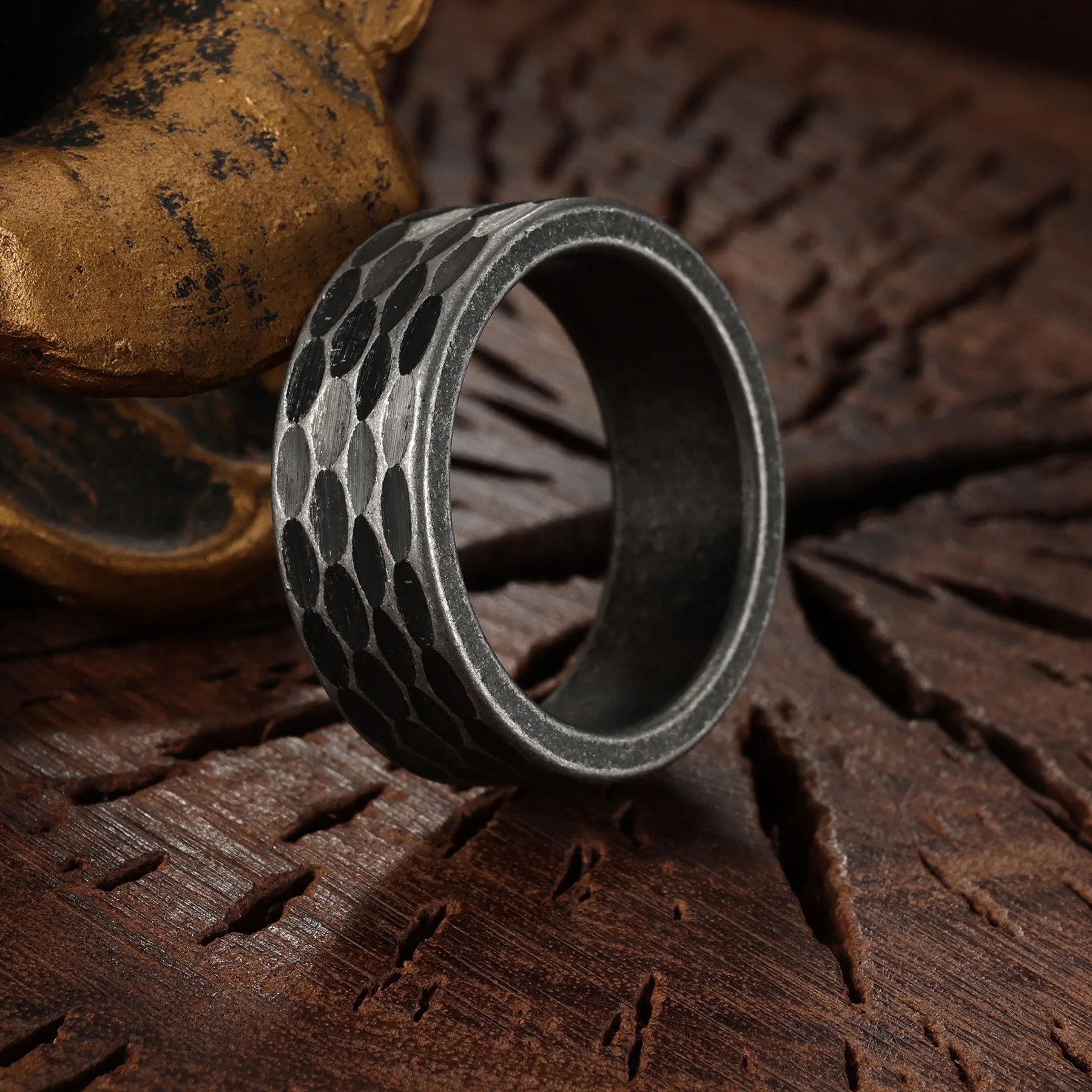 Vintage Hammered Multi-faceted Titanium Rings For Men Women Black Brushed Stainless Steel Ring Wedding Engagement Jewelry Gift
