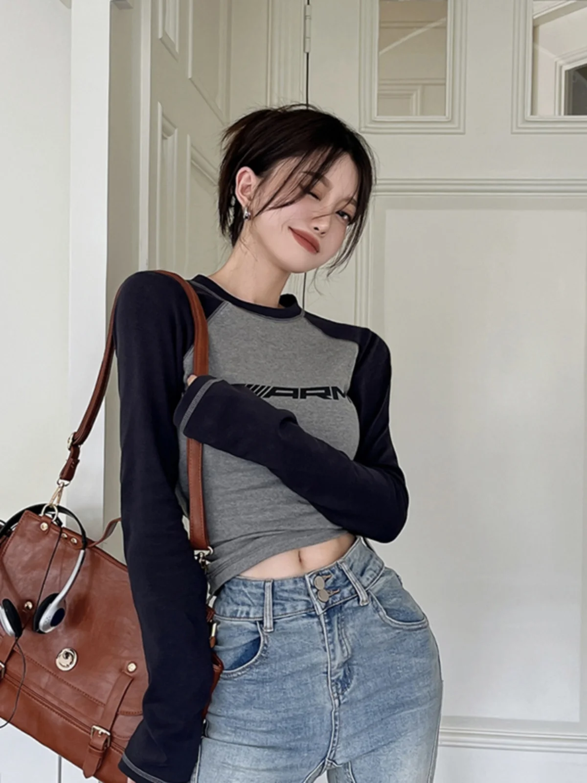 قميص نسائي بأكمام طويلة بتصميم أمريكي عتيق لربيع 2024، ضيق وقصير بخصر مرتفع، أنيق للارتداء الداخلي وللعمل #5