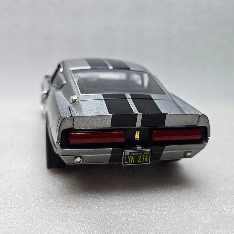 Green light 1:18 1967 Custom Mustang +small gift