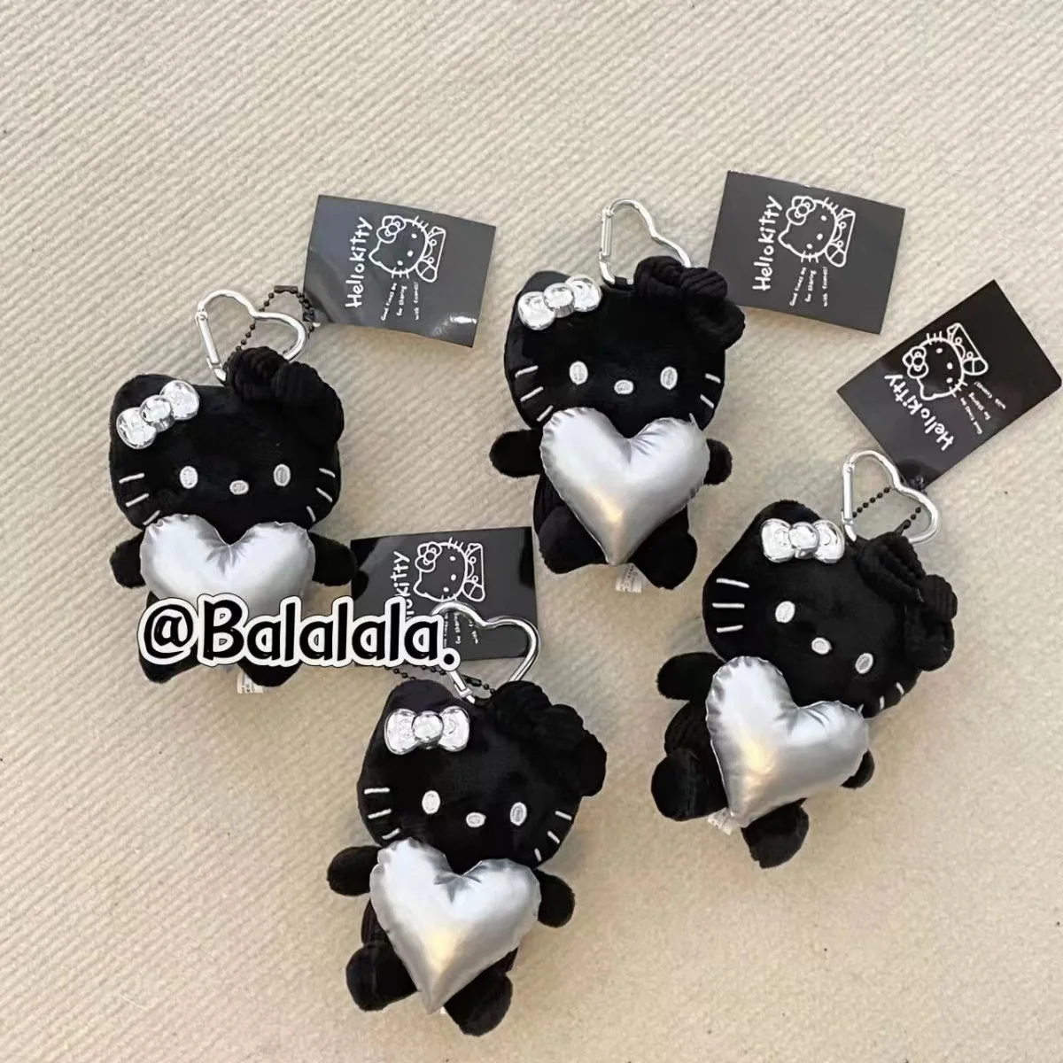 พวงกุญแจตุ๊กตาคิตตี้สีดำผิวขาวน่ารักสไตล์ซานริโอ้ เฮลโล คิตตี้  ของขวัญสำหรับสาวๆ