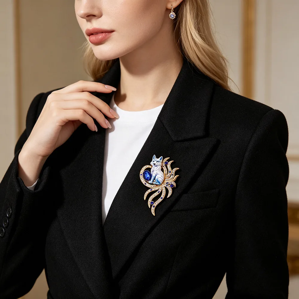 Cross border new retro animal brooch, diamond studded nine tailed raccoon brooch, high-end light luxury pin suit accessory
