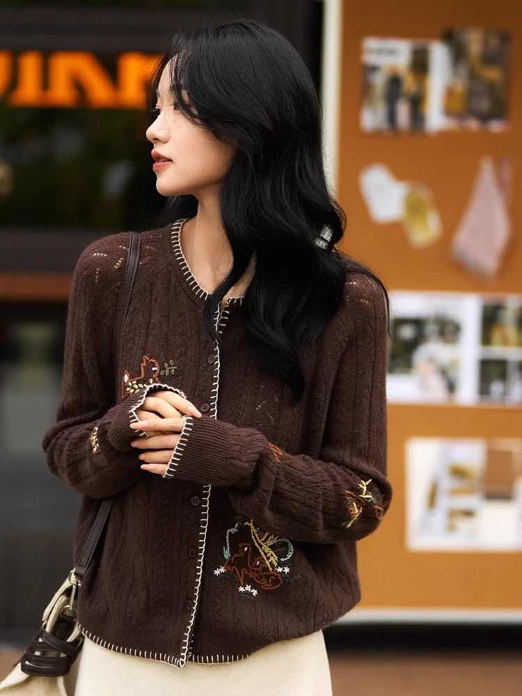 Birdtree, Cardigan tricoté 90% laine de mouton 10% cachemire, pull à manches longues et col rond brodé pour femme, manteau d'automne 2025 T5O729JF