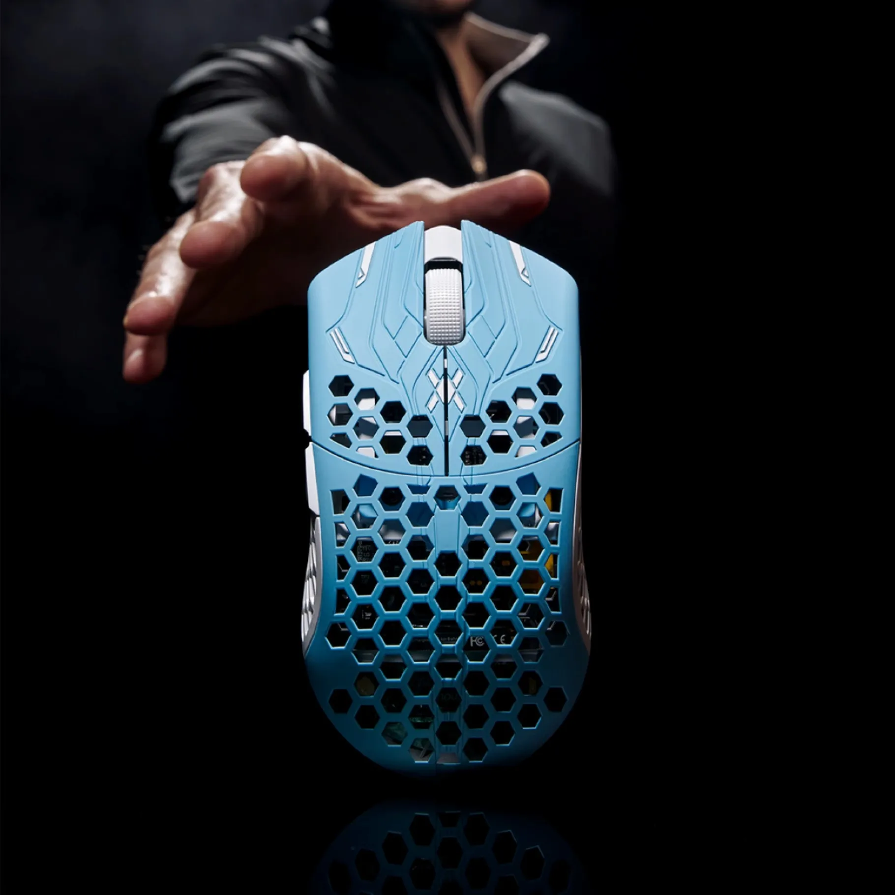 Imagem -04 - Finalmouse-ulx-pro Wireless Gaming Mouse Omron Switch Paw3395 Leve Esports Gamer em Estoque Modo 24g 8k 29g