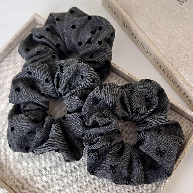 ชุดย้อนยุคสีเทาลายจุดโบว์ผมหัวใจมัดผมที่คาดผมที่ติดผมของผู้หญิงเชือกผูกผมที่ติดผมที่สง่างามของเด็กผู้หญิงที่คาดผมยางรัด