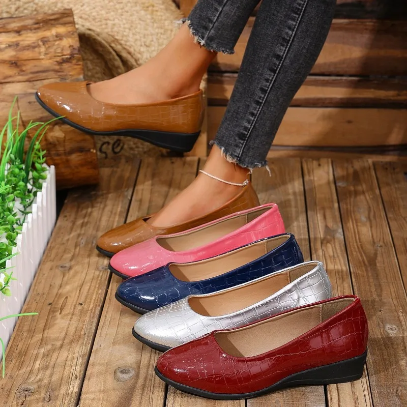 Plus Size Casual Women's Shoes 2025 Spring Autumn New Style Pointed Toe Slope Heel Soft Bottom Outer Wear Shallow Bean Shoes