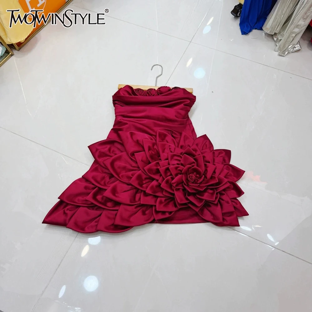 TWOTWINSTYLE Sexy Party Burgundy 3D Rose Accent Mini Dress for Women Strapless Satin Fabric Skirt for Cocktail Events KDR555709